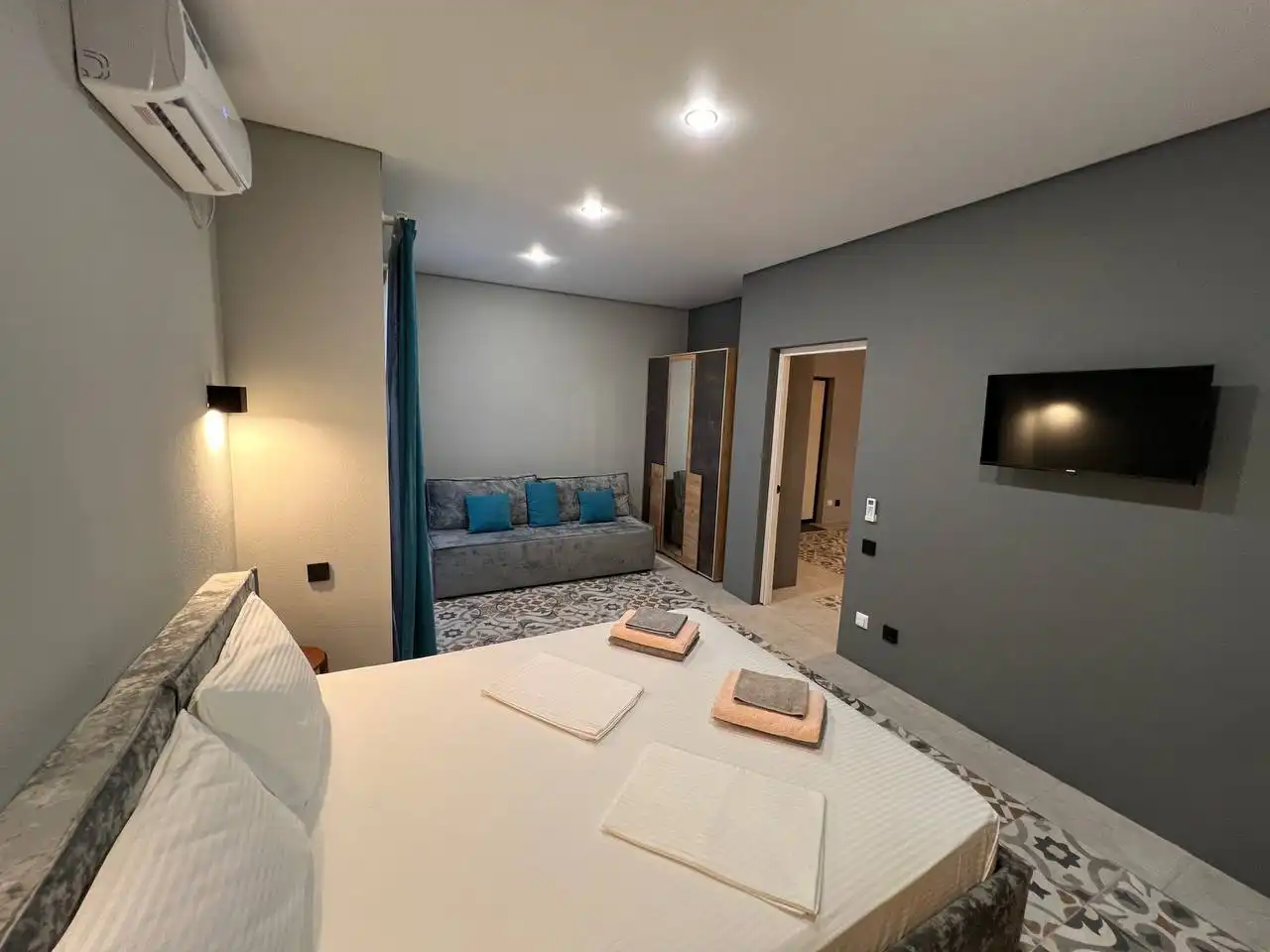 Трехкомнатный Apartment с кухней с 4 балконами
