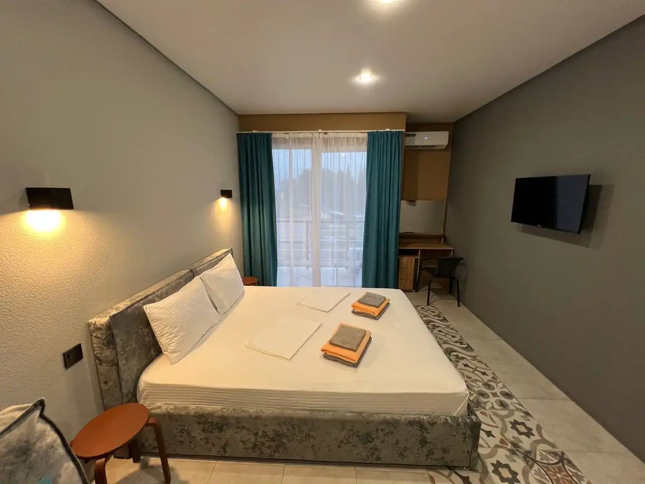 Трехкомнатный Apartment с кухней с 4 балконами
