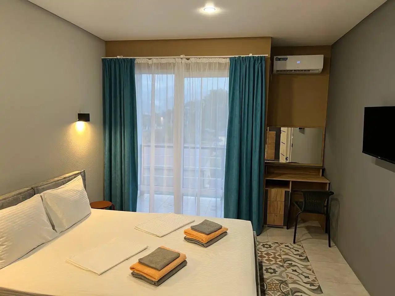 Трехкомнатный Apartment с кухней с 4 балконами