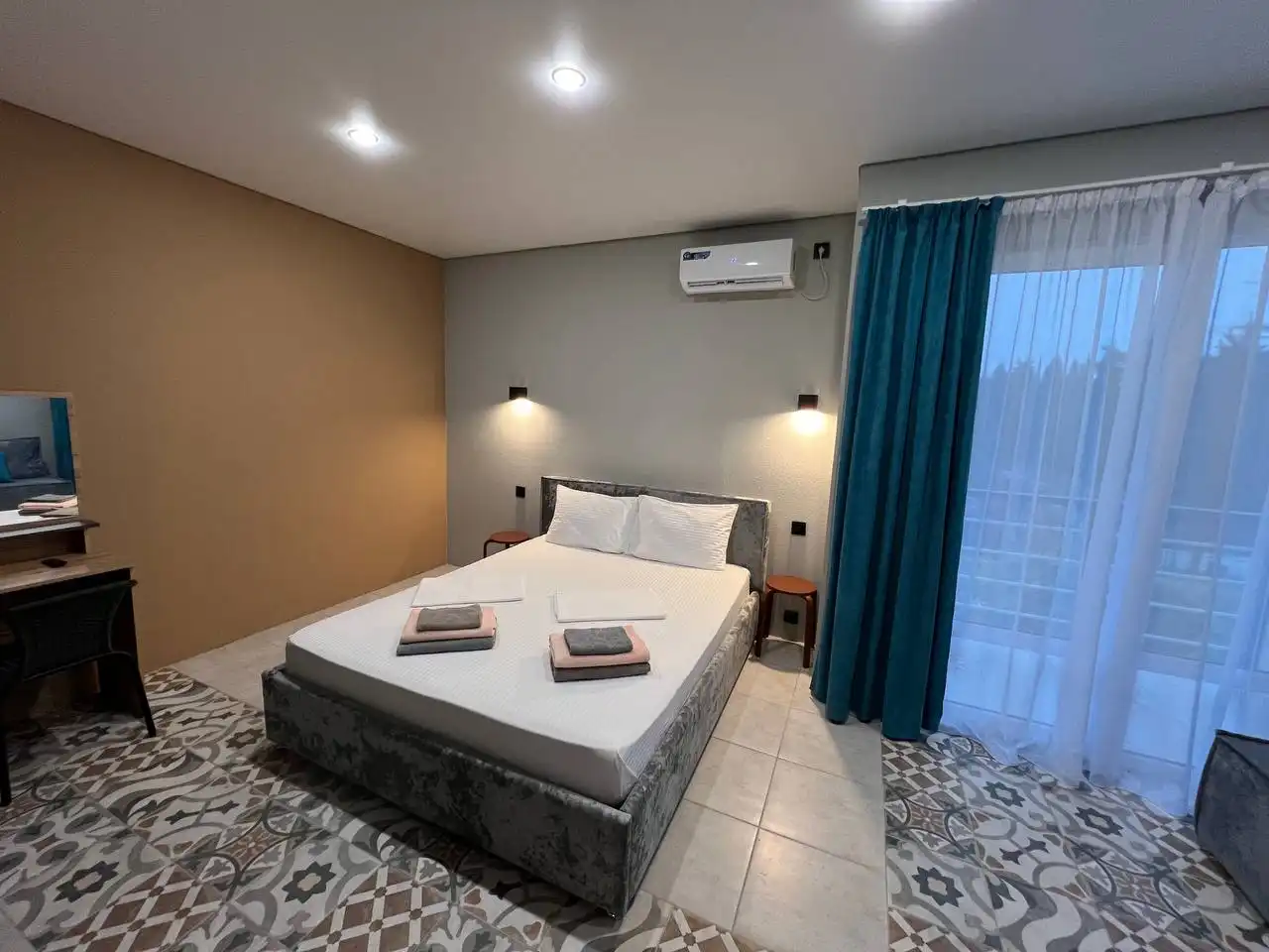 Трехкомнатный Apartment с кухней с 4 балконами