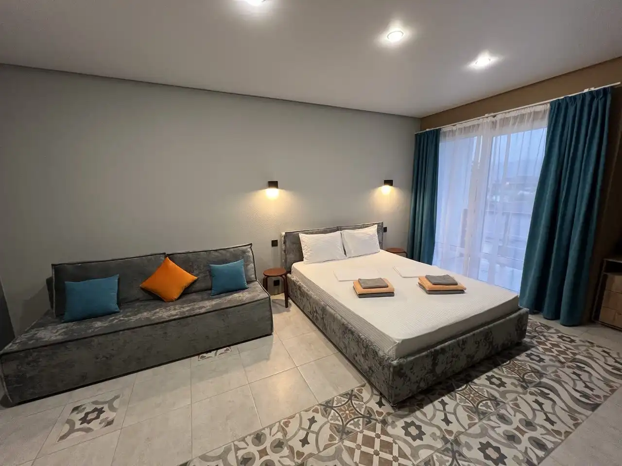 Трехкомнатный Apartment с кухней с 4 балконами