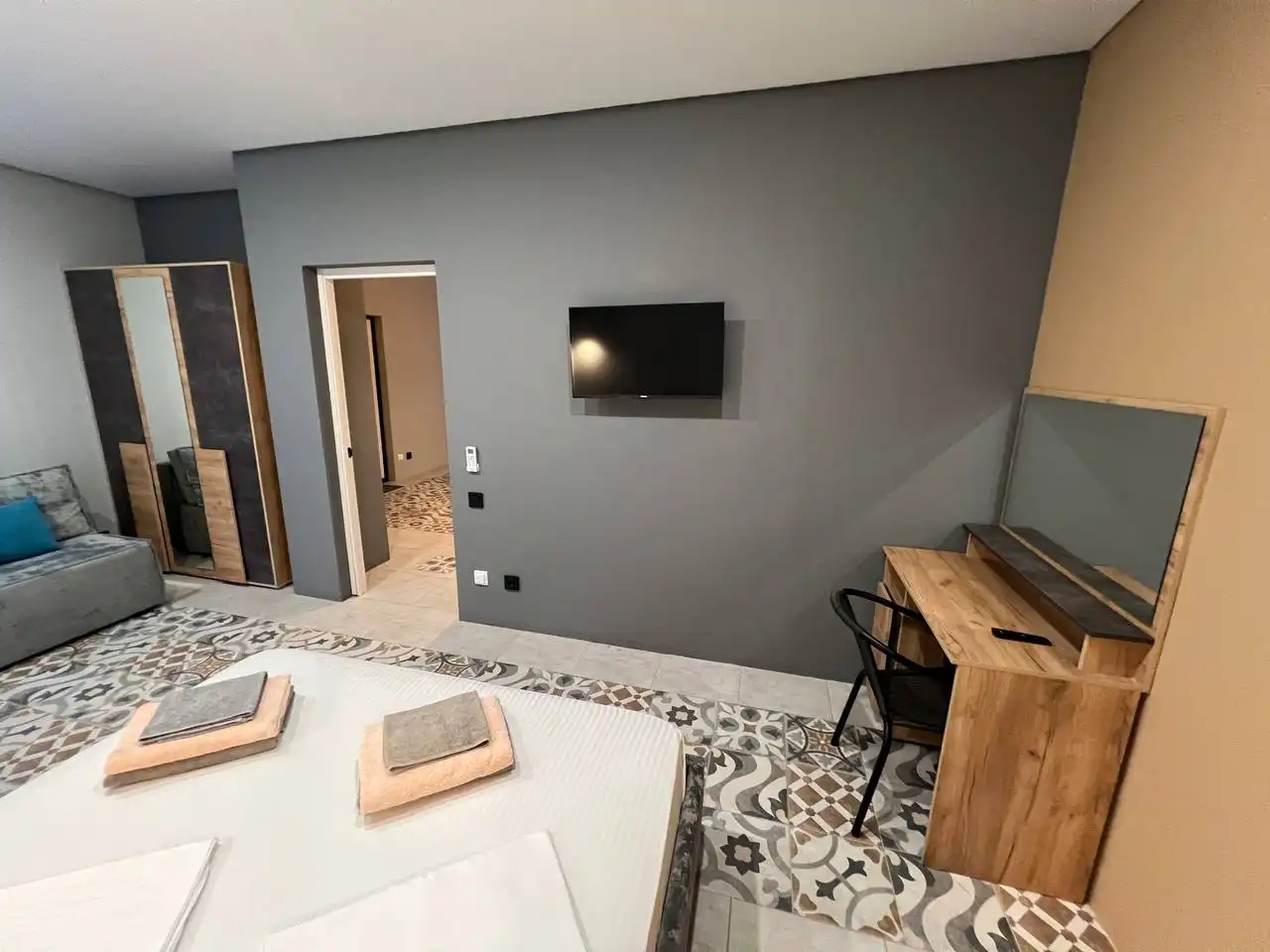Трехкомнатный Apartment с кухней с 4 балконами